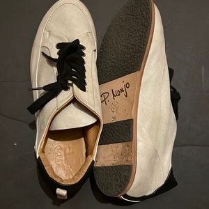 P. Monjo - Poshmark